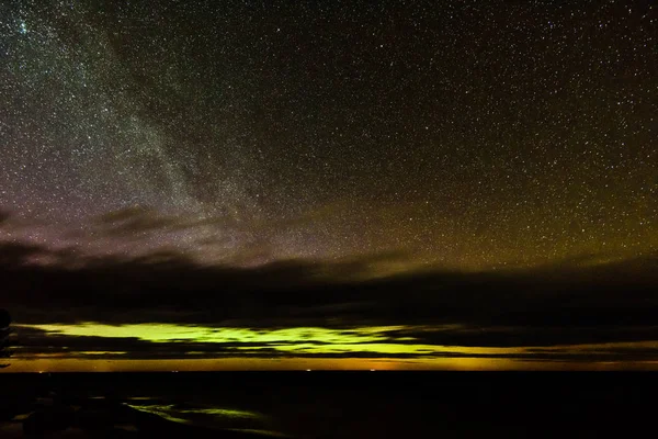 Intense northern lights (Aurora borealis) over Baltic sea — Stock Photo, Image