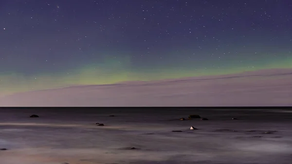 Intense northern lights aurora borealis over beach — Stock Photo, Image