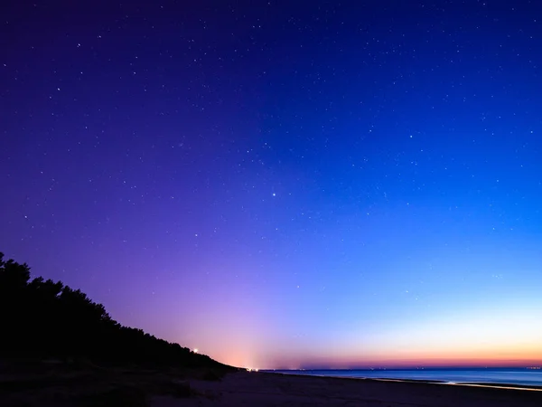 밤의 별들 과 안개낀 하늘 — 스톡 사진