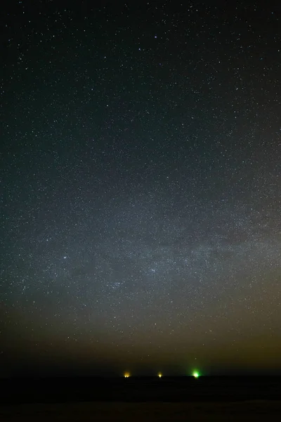 Yıldızlı ve samanyolu gece gökyüzü — Stok fotoğraf