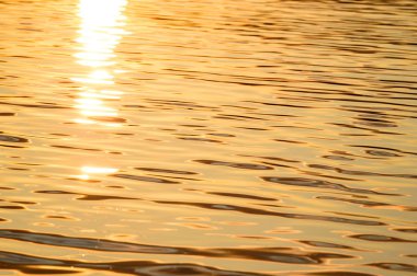 Sakin göl su yansımalar