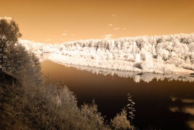 Valmiera Letonya Gauja nehir tarafından turist iz. sonbahar c