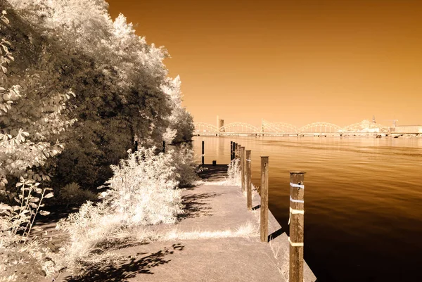 Panoramatický pohled z Rize řeky Daugava. podzimní co — Stock fotografie