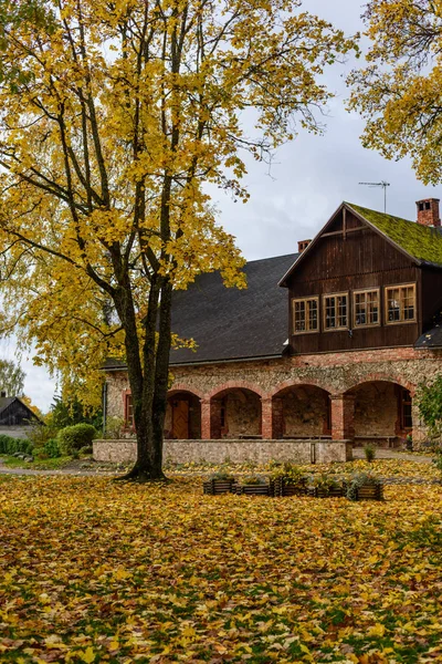 Ruinerna övergivna av gamla slott — Stockfoto