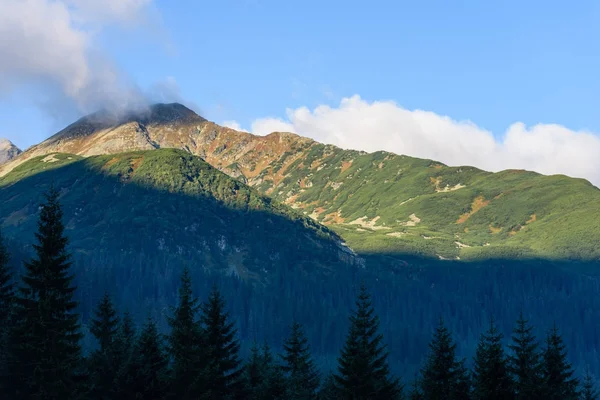 Tatra-Gipfelblick in der Slowakei bei sonnigem Tag — Stockfoto