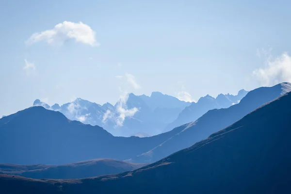 Tatra piek bergzicht in Slowakije in zonnige dag — Stockfoto