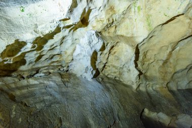 Slovakya buzul buz mağarada renkli bir görünümünü