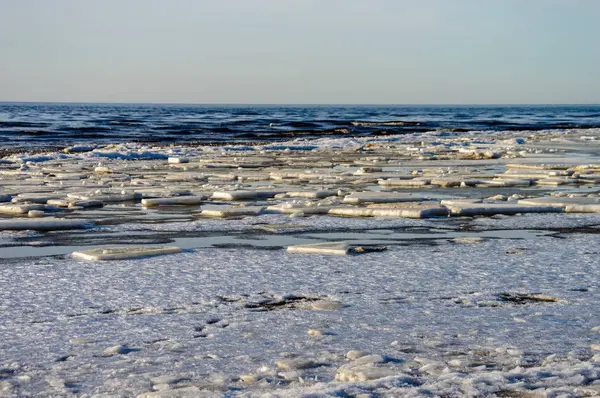 Mrożone beach mroźne zimy dzień — Zdjęcie stockowe