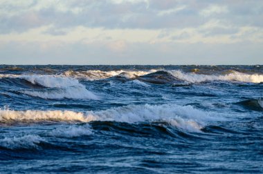 Baltık Denizi yüksek dalgalar
