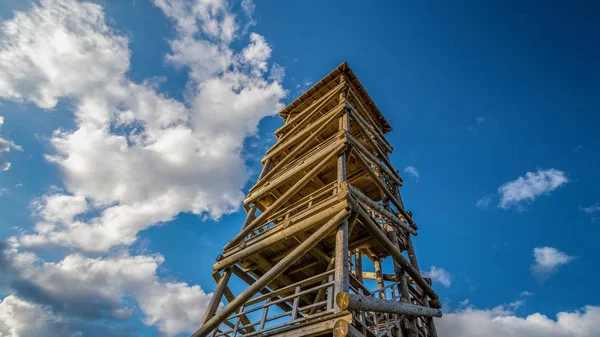 ahşaptan yapılmış tover izle