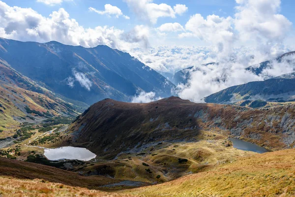 Lago carpatico slovacco di montagna in autunno — Foto Stock