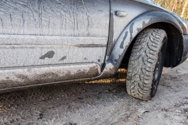 Kimliği belirsiz offroad araç bir çöl safari sırasında