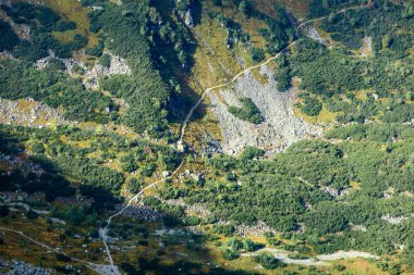 Slovakça Karpat Dağları Güz. duvarlarda taş dokular