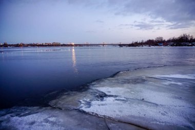 Riga şehir panorama geceleri