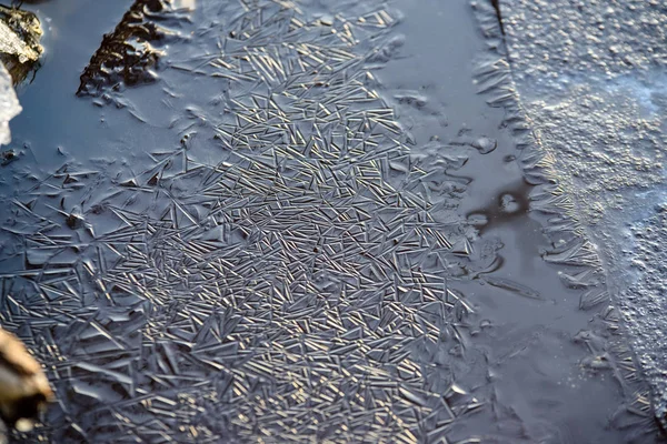 Kryształów lód mrożone na rzece — Zdjęcie stockowe