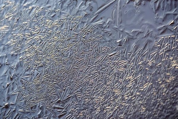 Кристаллы льда на реке — стоковое фото