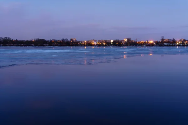 Riga Stadtpanorama bei Nacht — Stockfoto