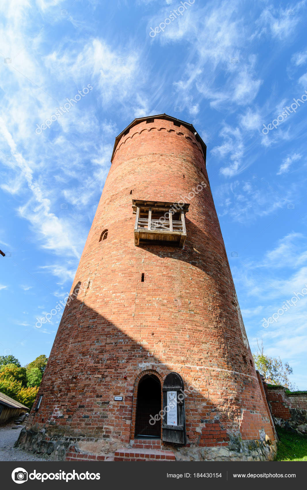Torre de Turaida atração turística do século XIII castelo medieval