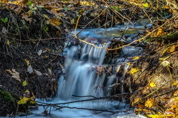 Río de montaña en otoño — Foto de Stock