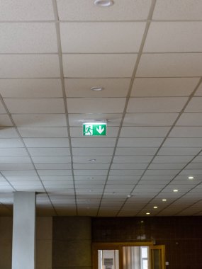 iç öğeleri büyük salonda. çıkış işareti