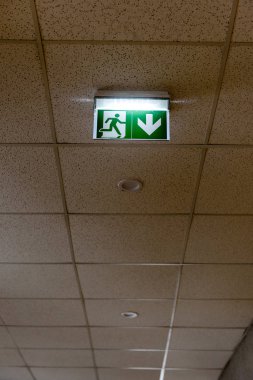 iç öğeleri büyük salonda. çıkış işareti