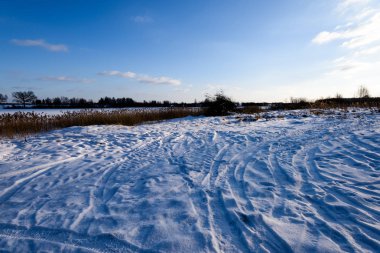karlı kış yol derin karla kaplı