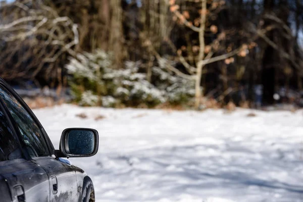 Opony samochodowe Offroad tkwi w śniegu — Zdjęcie stockowe