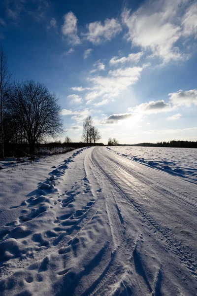Neve estrada de inverno coberto de neve profunda — Fotografia de Stock