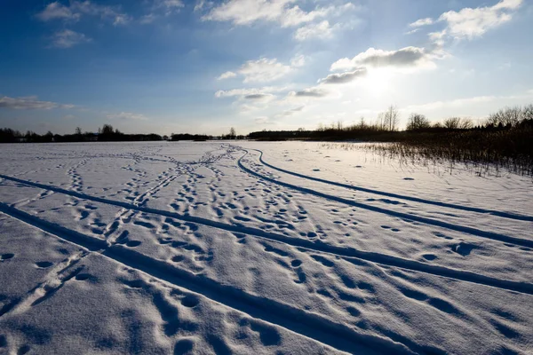 Havas téli úton szabályozott mély hóban — Stock Fotó