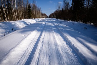 karlı kış yol derin karla kaplı