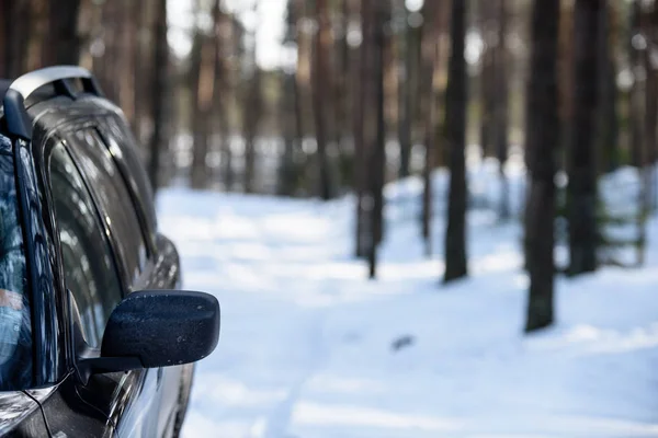 Opony samochodowe Offroad tkwi w śniegu — Zdjęcie stockowe