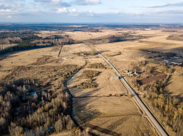 Drone bild. Flygfoto över landsbygden med hus och väg netw — Stockfoto