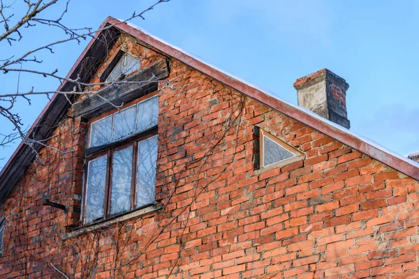 Eski kırsal ev ayrıntılar. ahşap ve taş mimarisi eleme — Stok fotoğraf