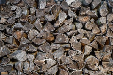 Yakacak odun günlükleri yığını