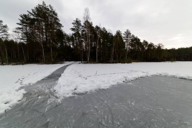 donmuş gölün buz hokeyi için temiz alan ile