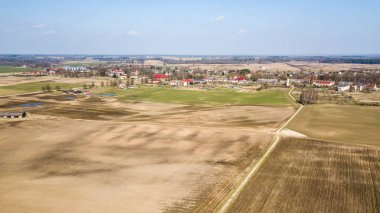Drone görüntü. ıslak ekili tarım alanları ne havadan görünümü