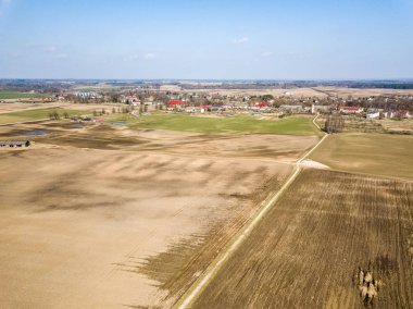 Drone görüntü. ıslak ekili tarım alanları ne havadan görünümü