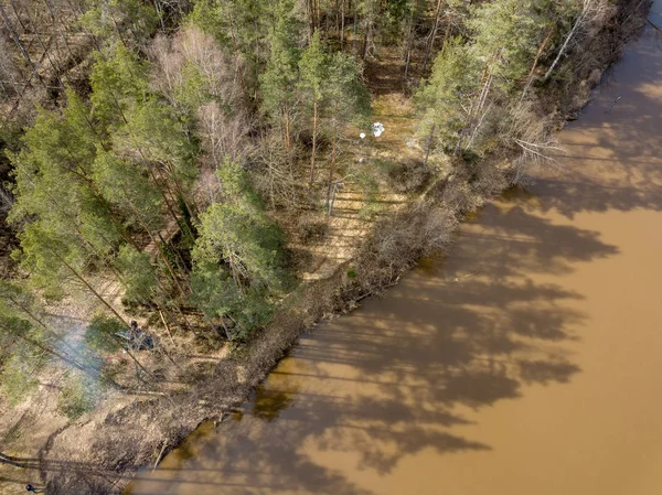 Imagen del dron. vista aérea del río bosque en primavera. Gauja, Latvi —  Fotos de Stock