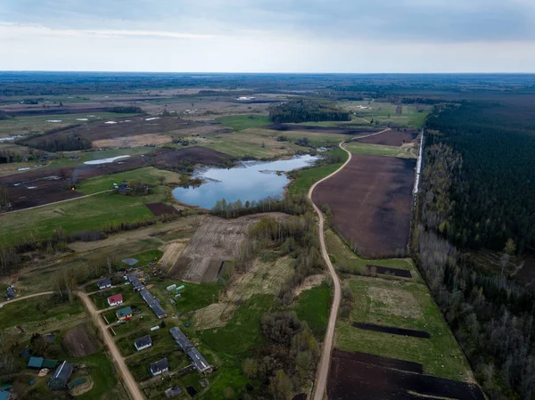 Drone bild. Flygfoto över landsbygden med grus vägnätet — Stockfoto