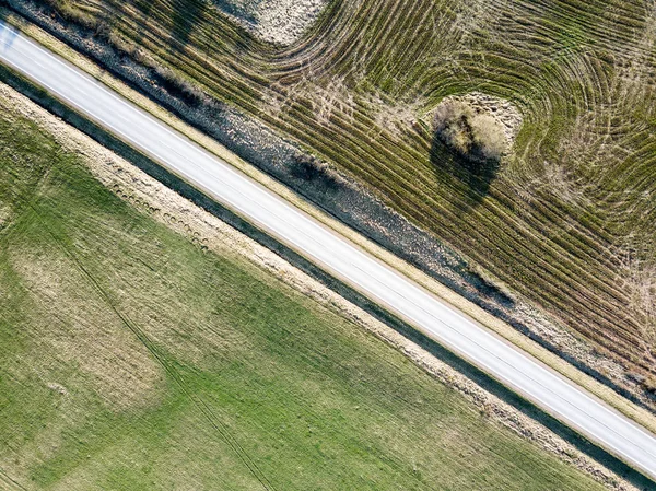 드 론 이미지입니다. 자갈도로 네트워크와 시골의 항공 보기 — 스톡 사진