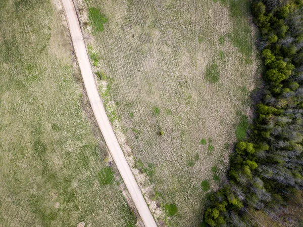 Immagine del drone. vista aerea della zona rurale con rete stradale di ghiaia — Foto Stock