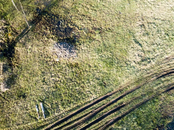 Imagem de drone. vista aérea da zona rural com campos e florestas i — Fotografia de Stock