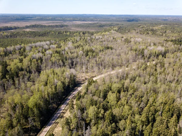 Drone kép. a légi felvétel a vidék, a mezők és erdők a — Stock Fotó