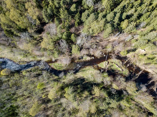 Imagem de drone. vista aérea da área rural com rio na floresta a partir de — Fotografia de Stock