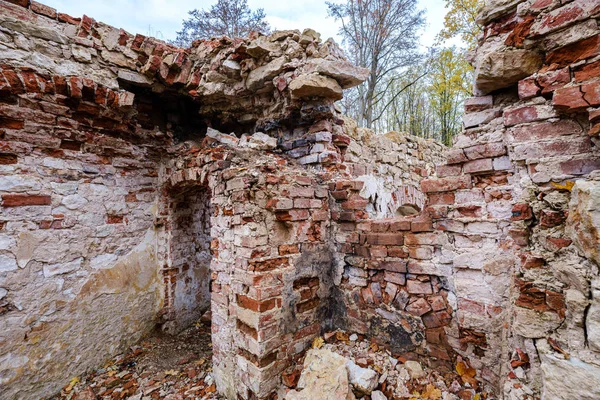 고대성의 오래 된 붉은 벽돌 폐허 — 스톡 사진