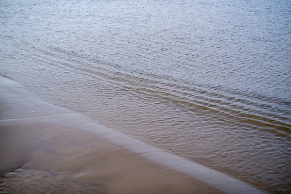 Piasek Plażowy Tekstury Wodą Abstrakcyjny Wzór — Zdjęcie stockowe