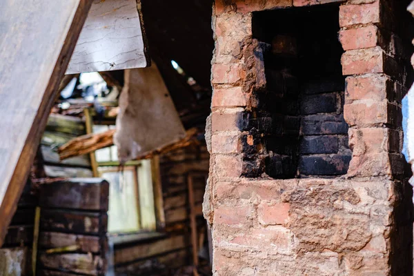 Velho Interior Casa Abandonada Com Móveis Quebrados Janelas Vazias Detalhes — Fotografia de Stock