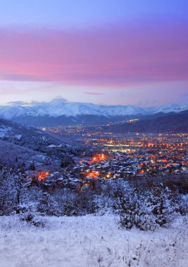 Ermenistan, Vanadzor 'da kış gün batımı ve akşam.
