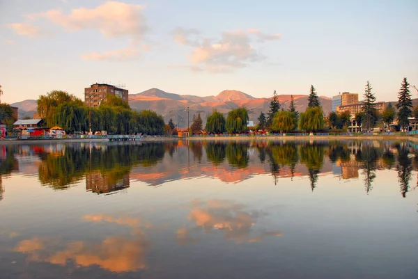 Lac Dans Ville Vanadzor Lac Est Des Beaux Lieux Touristiques — Photo