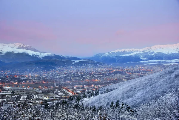 Ermenistan, Vanadzor 'da kış gün batımı ve akşam.